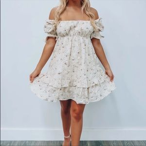 Hope’s eyelet embroidery dress size S